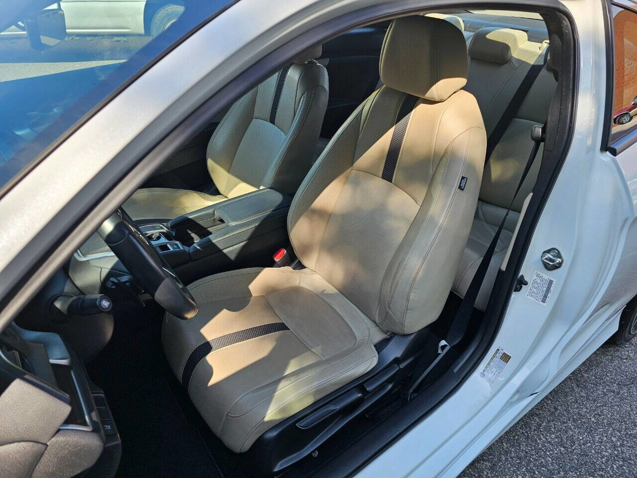 Used 2019 Honda Civic Touring image 12