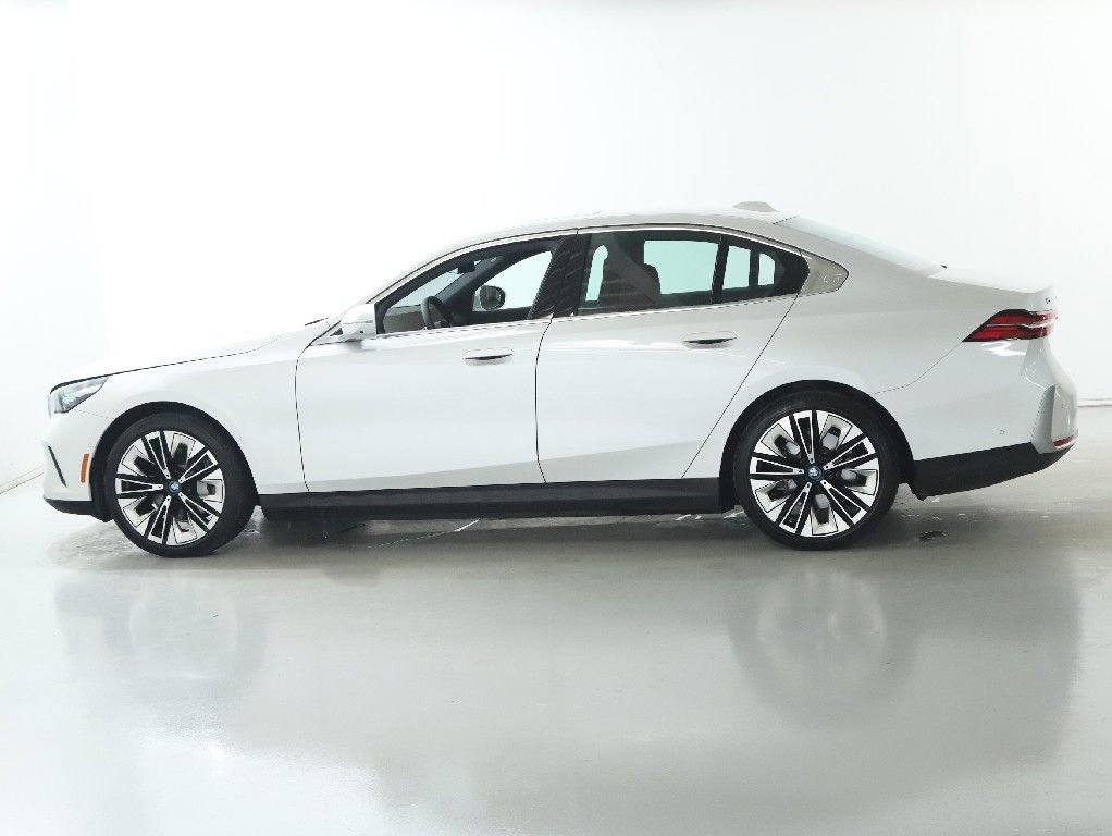Used 2025 BMW i5 xDrive40 w/ Premium Package image 39