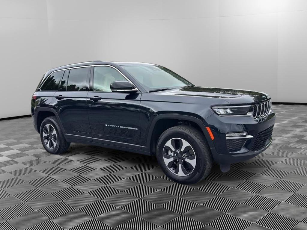 Used 2023 Jeep Grand Cherokee 4WD 4xe image 2