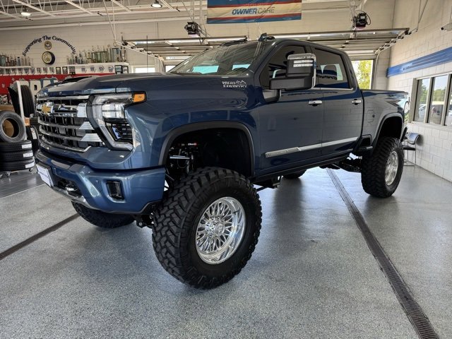 Used 2025 Chevrolet Silverado 2500 High Country w/ Technology Package image 4