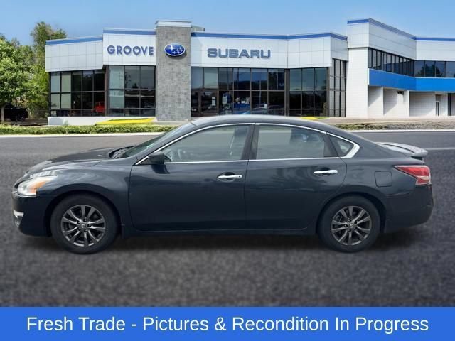 Used 2015 Nissan Altima 2.5 S w/ Special Edition Package FWD image 2