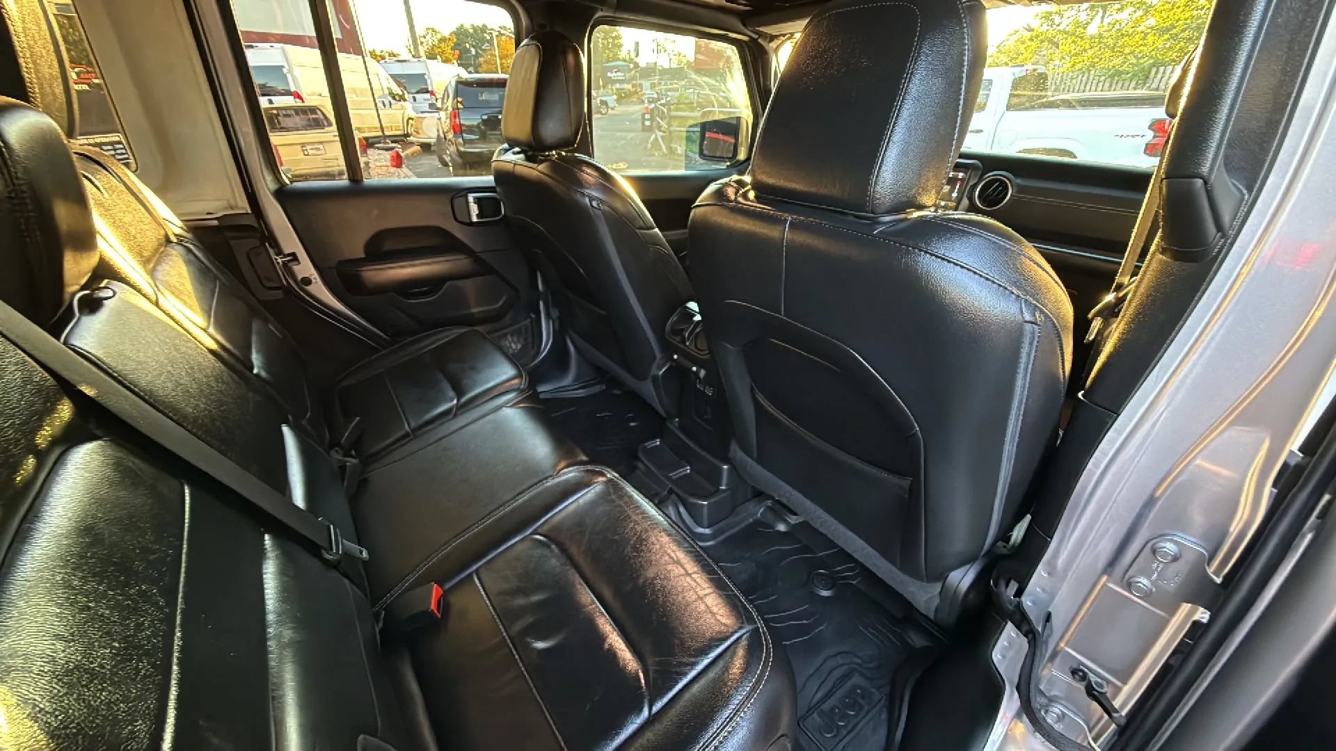 Used 2019 Jeep Wrangler Unlimited Sahara w/ Quick Order Package 24M Moab AWD/4WD image 23
