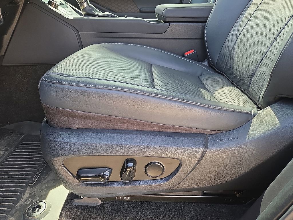 Used 2024 Lexus GX 550 w/ Accessory Package (Z1) image 24