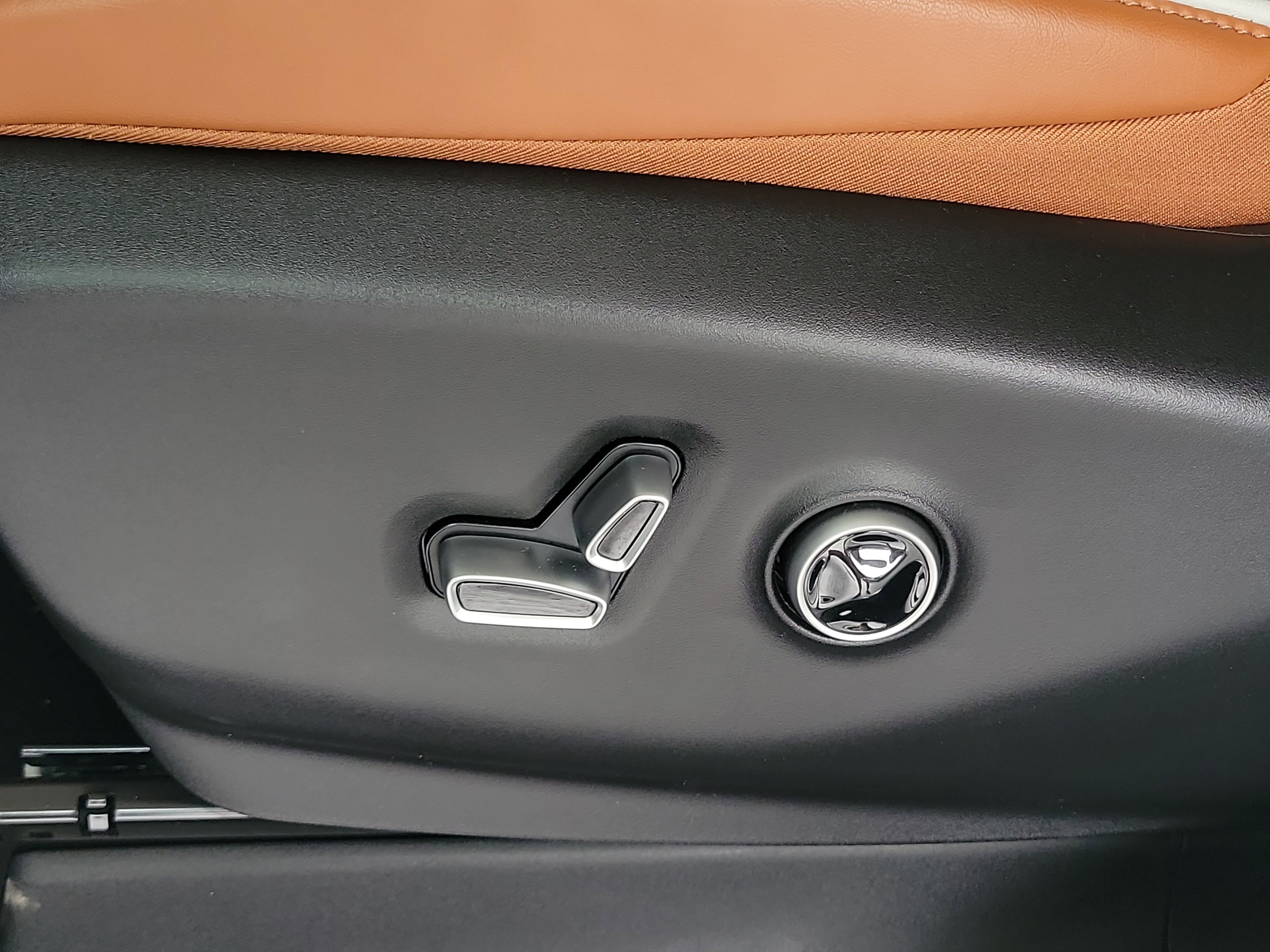 New 2026 Chrysler Pacifica Pinnacle w/ Trailer Tow Group FWD image 19