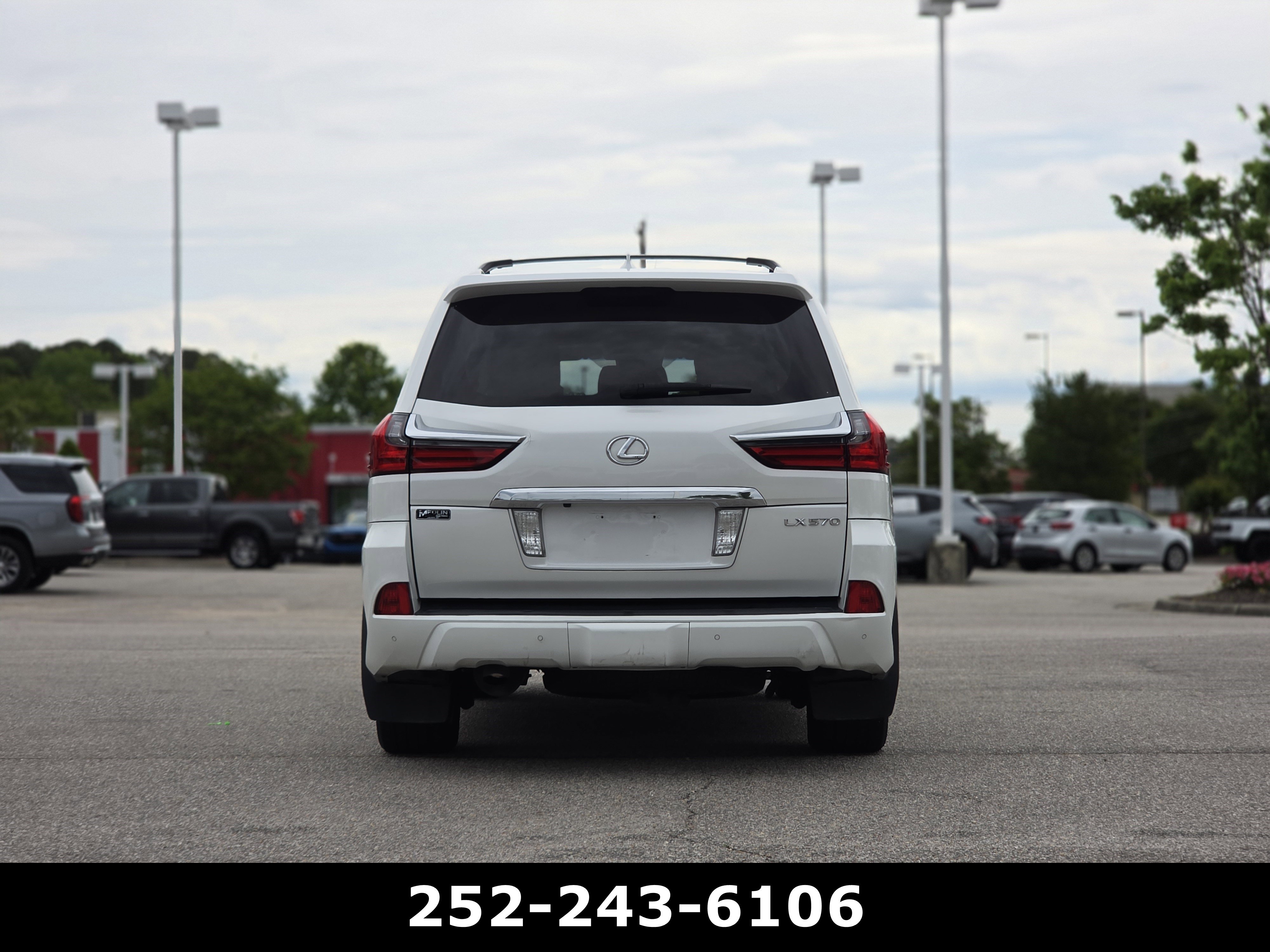 Used 2016 Lexus LX 570 4WD w/ Luxury Package image 6