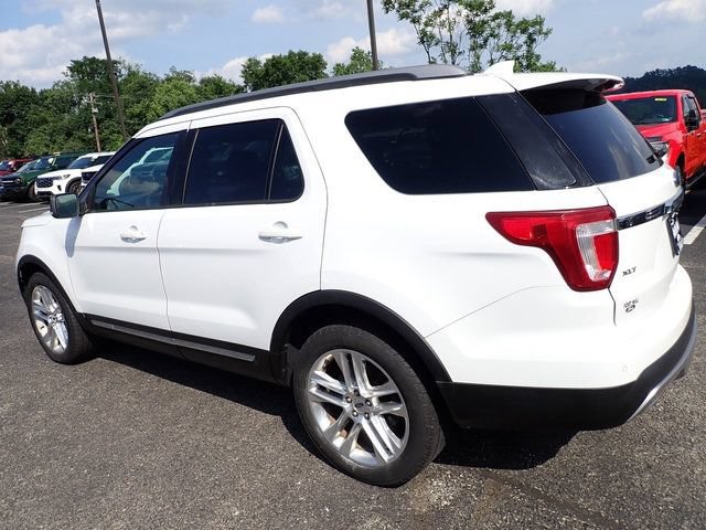 Used 2017 Ford Explorer XLT w/ Equipment Group 202A AWD/4WD image 4