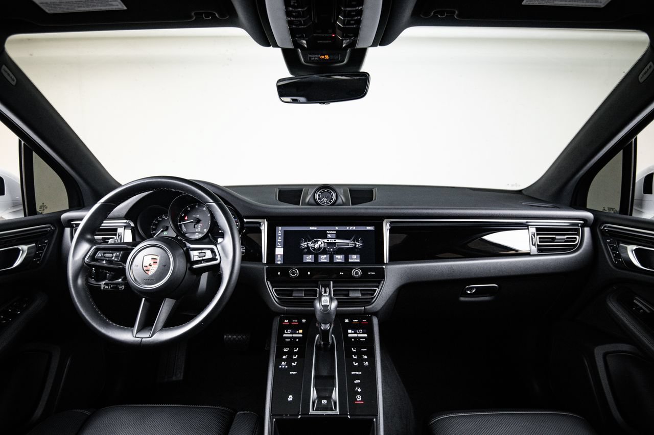 Certified 2023 Porsche Macan AWD/4WD image 25