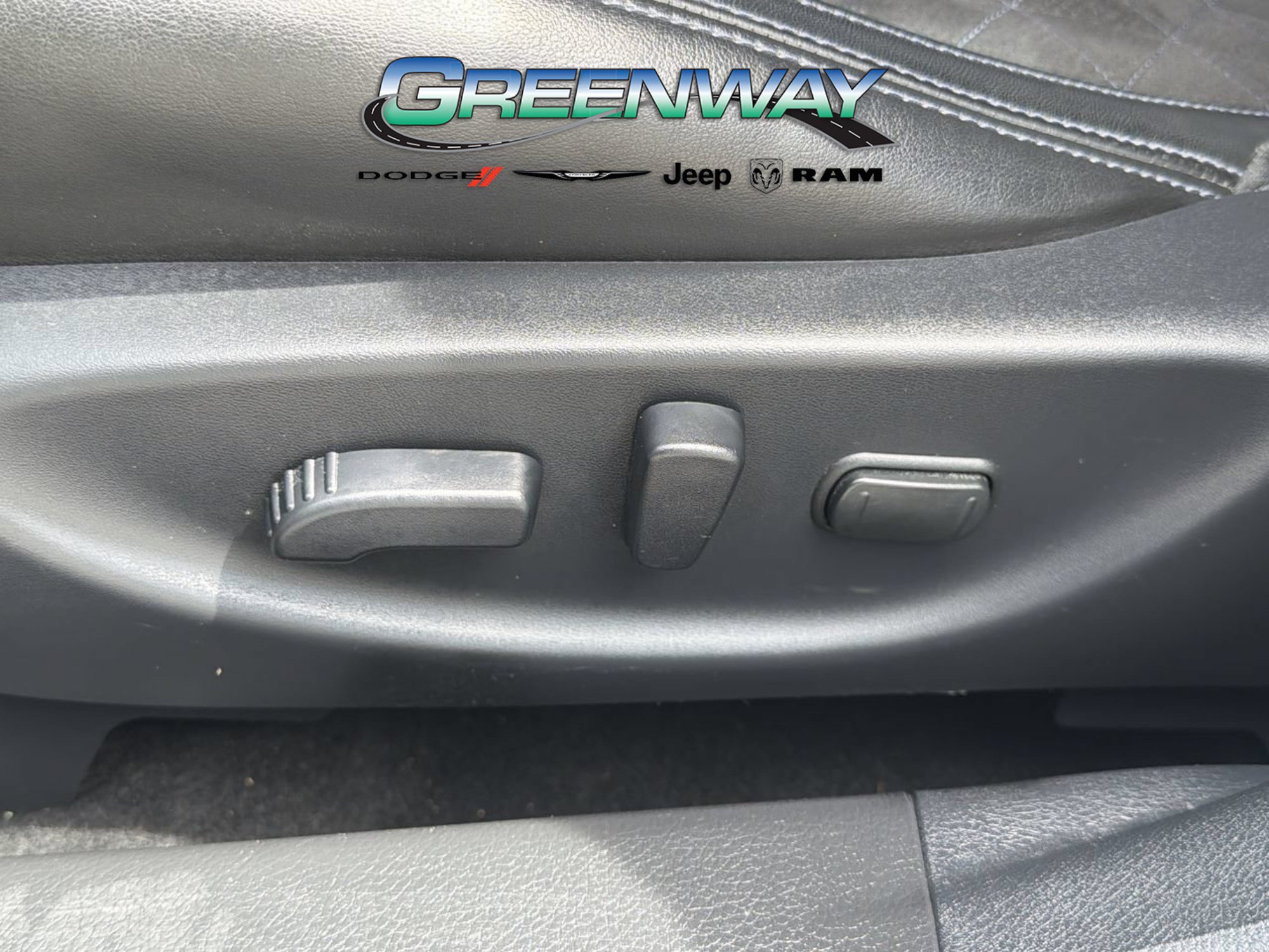 Used 2017 Nissan Maxima SR w/ Midnight Edition FWD image 16