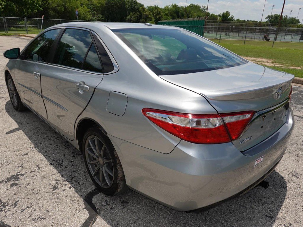 Used 2016 Toyota Camry XSE w/ Moonroof Package FWD image 5