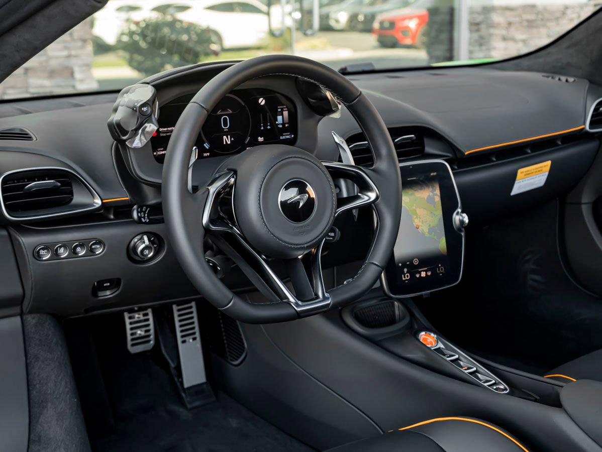 Used 2026 McLaren Artura Spider RWD image 19