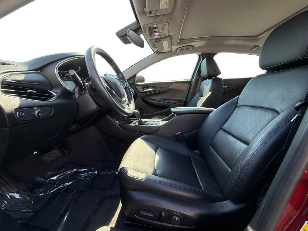 Used 2018 Chevrolet Malibu Premier w/ Premier Sun and Wheel Package FWD image 9