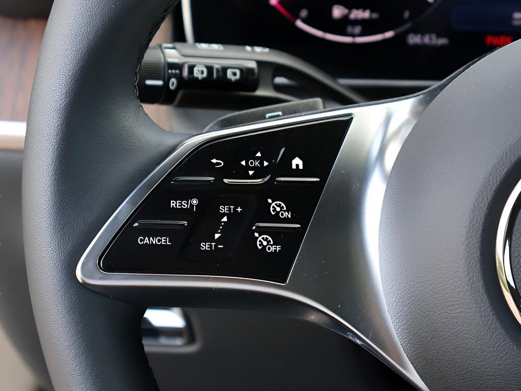 Certified 2025 Mercedes-Benz GLC 300 4MATIC image 31