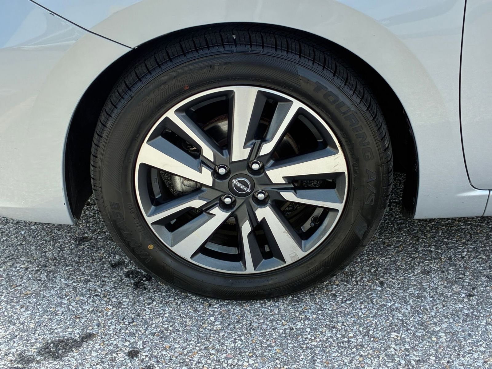 Used 2025 Nissan Versa SV image 24