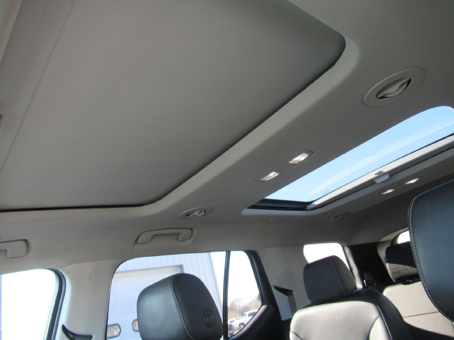 Used 2020 Chevrolet Traverse Premier w/ Redline Edition image 10