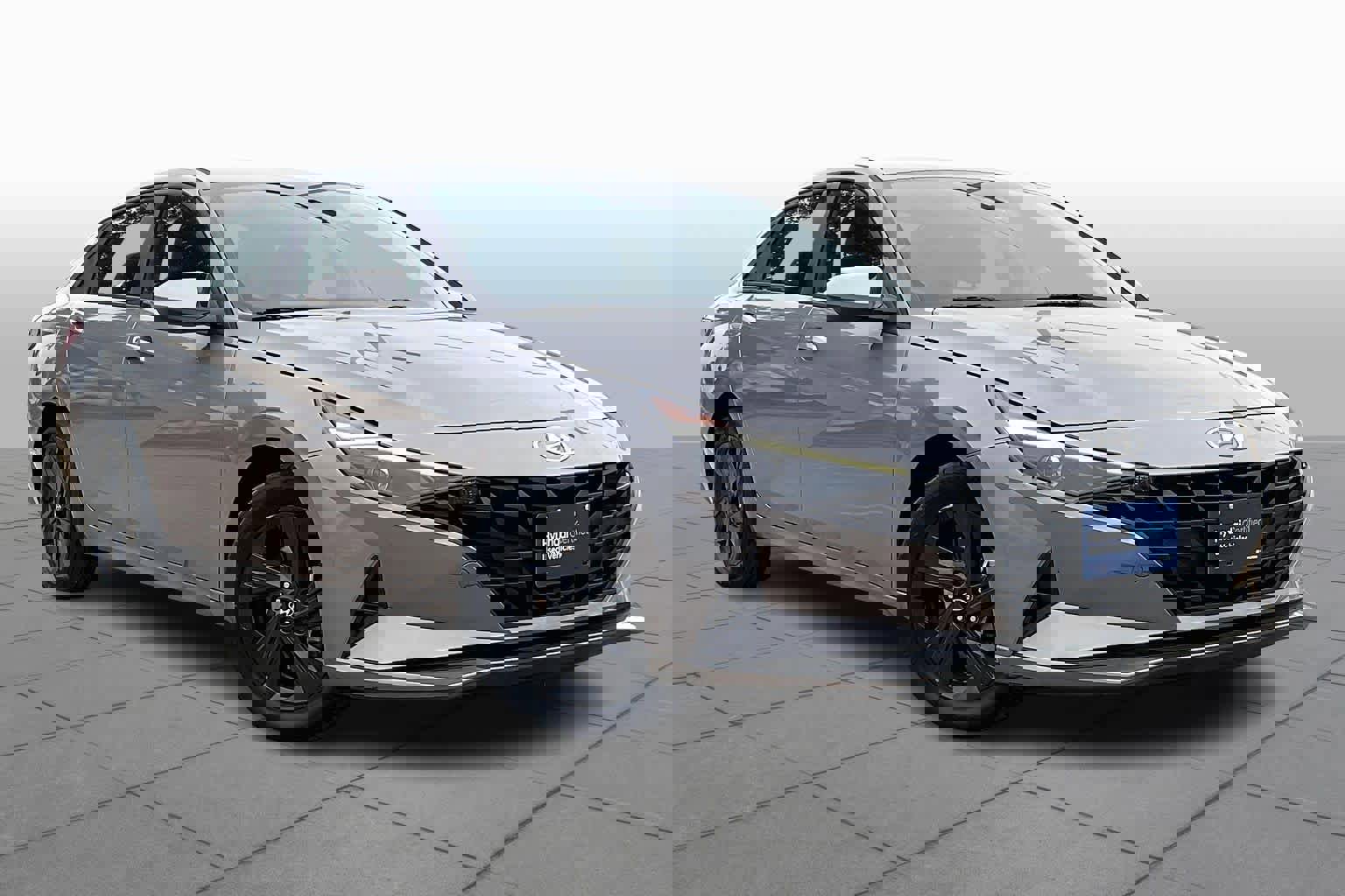 Used 2022 Hyundai Elantra SEL w/ Preferred Accessory Package image 2