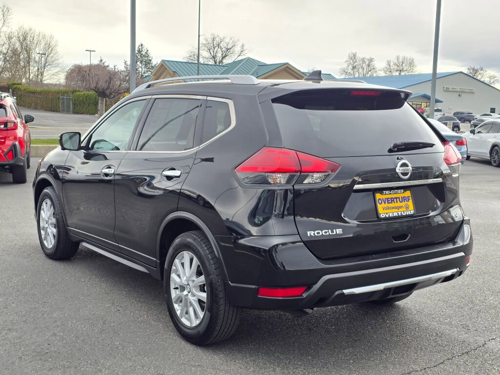 Used 2017 Nissan Rogue SV w/ SV Premium Package FWD image 4