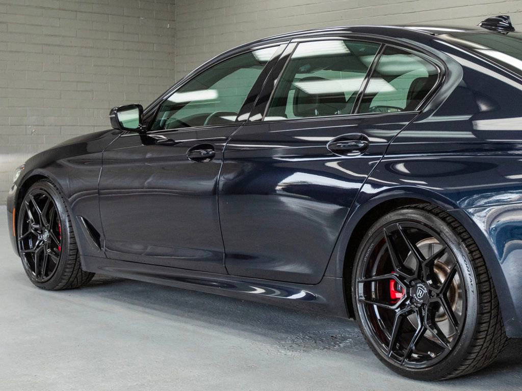Used 2022 BMW M550i xDrive w/ Dynamic Handling Package image 46