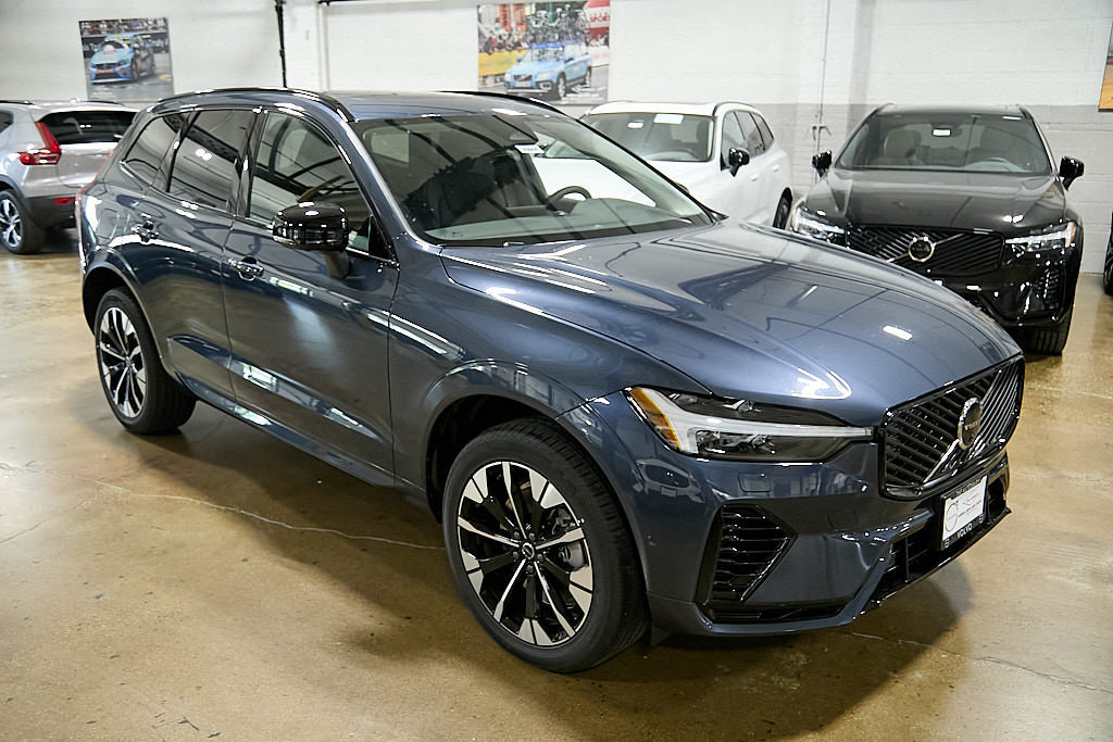 New 2026 Volvo XC60 T8 Plus w/ Climate Package AWD/4WD image 4