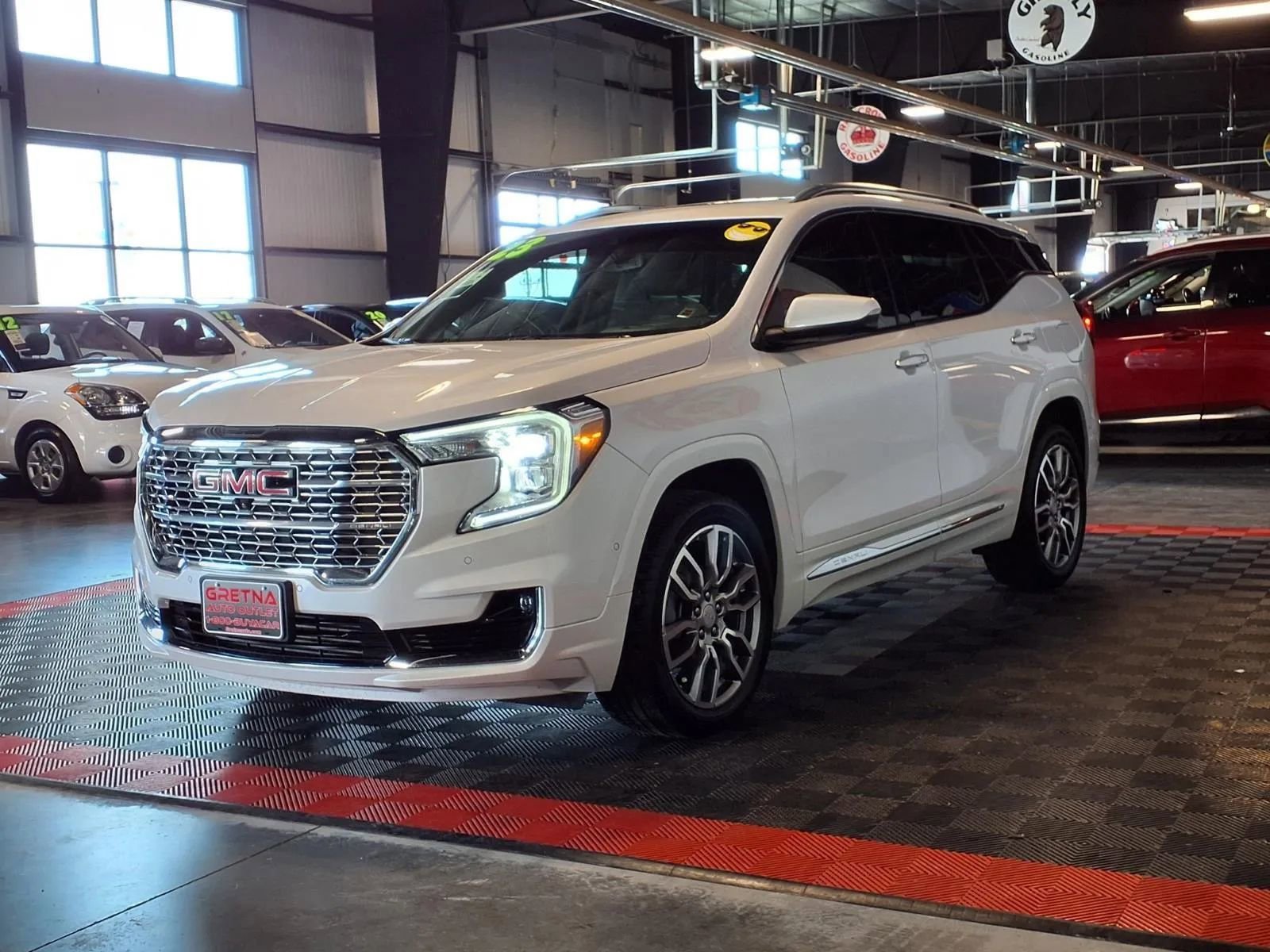 Used 2023 GMC Terrain Denali w/ Denali Premium Package AWD/4WD image 3