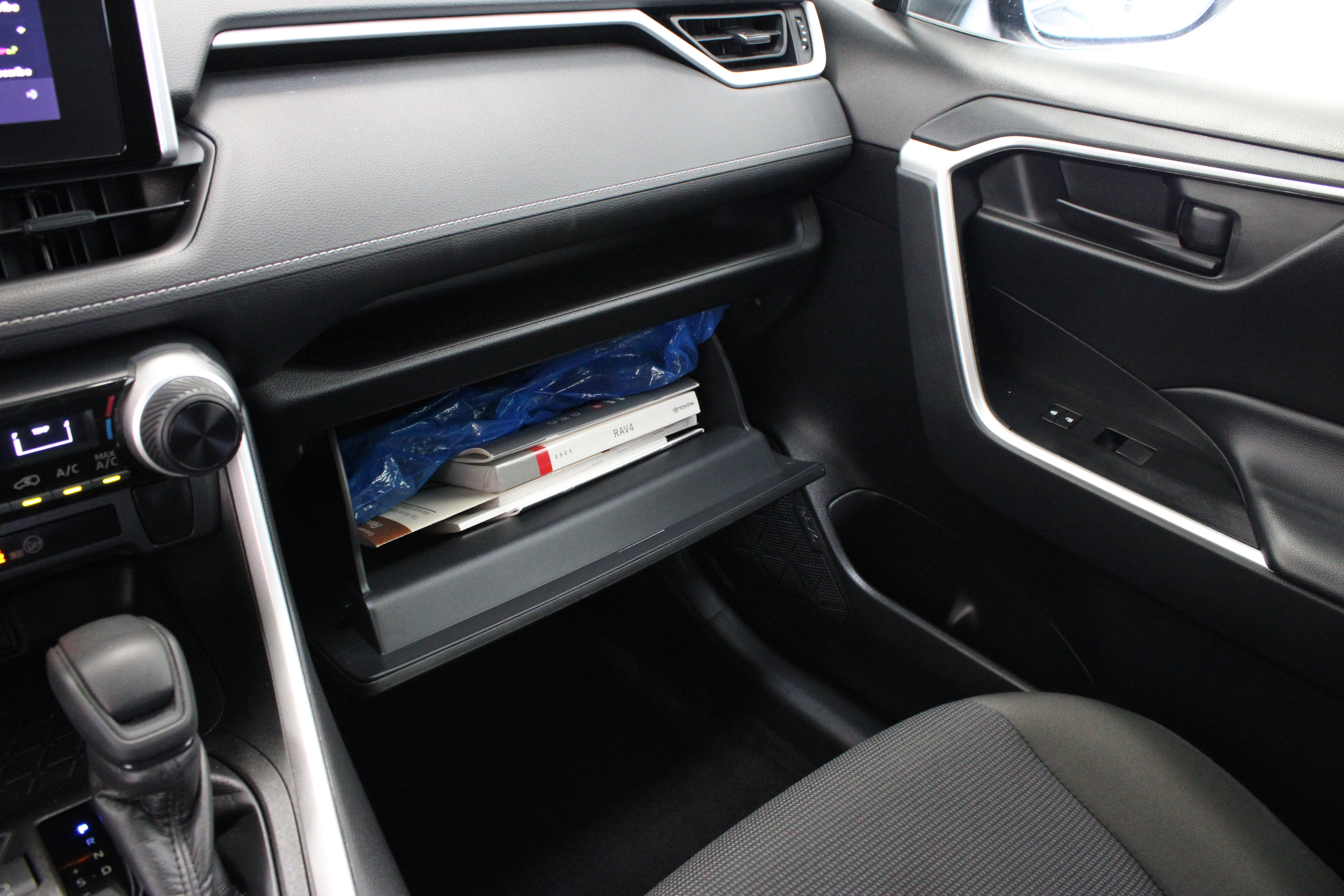 Used 2023 Toyota RAV4 LE FWD image 20