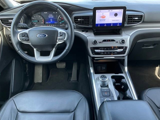 Used 2023 Ford Explorer XLT w/ Equipment Group 202A AWD/4WD image 16