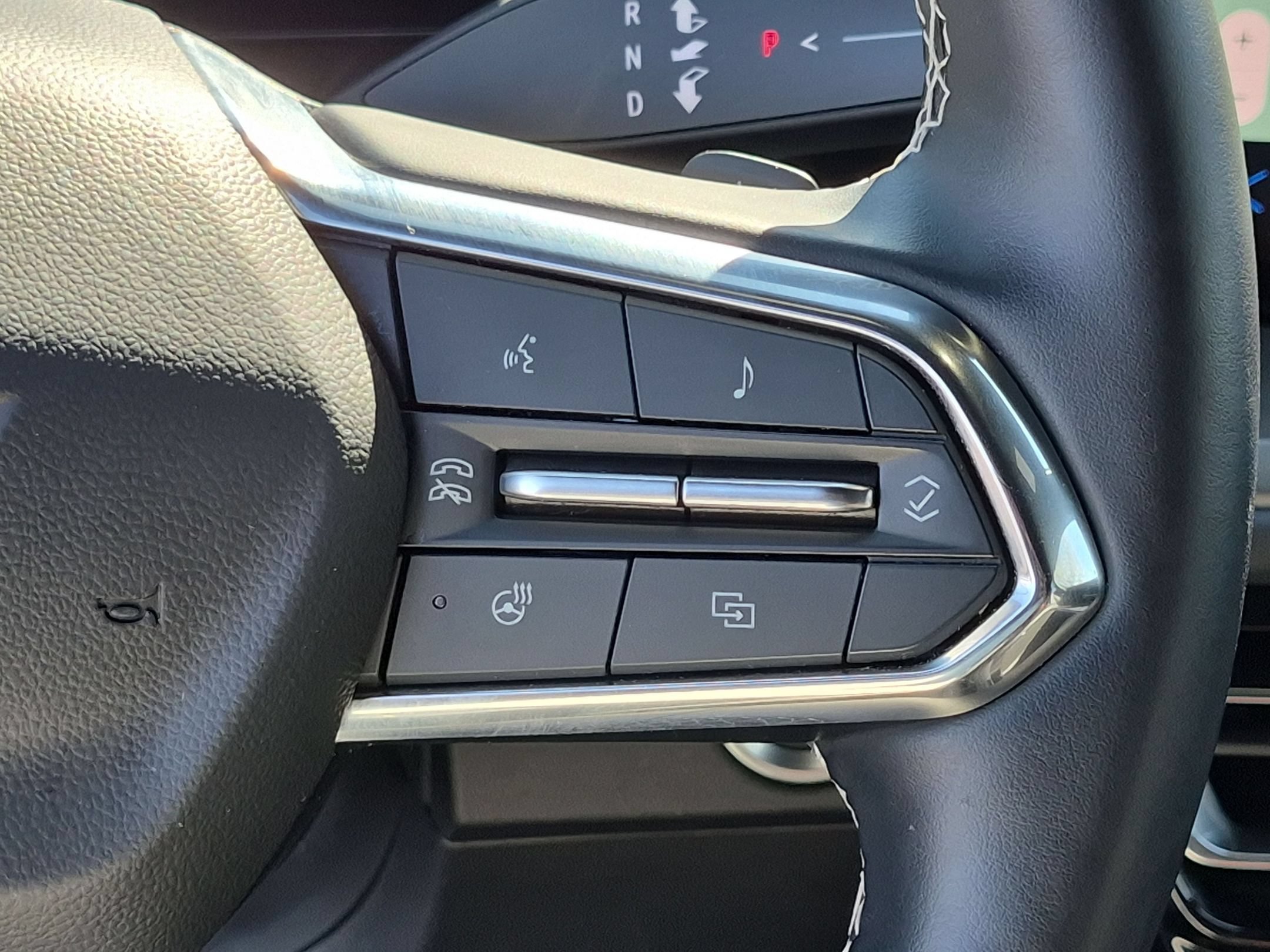 Used 2025 Chevrolet Traverse LT FWD image 19