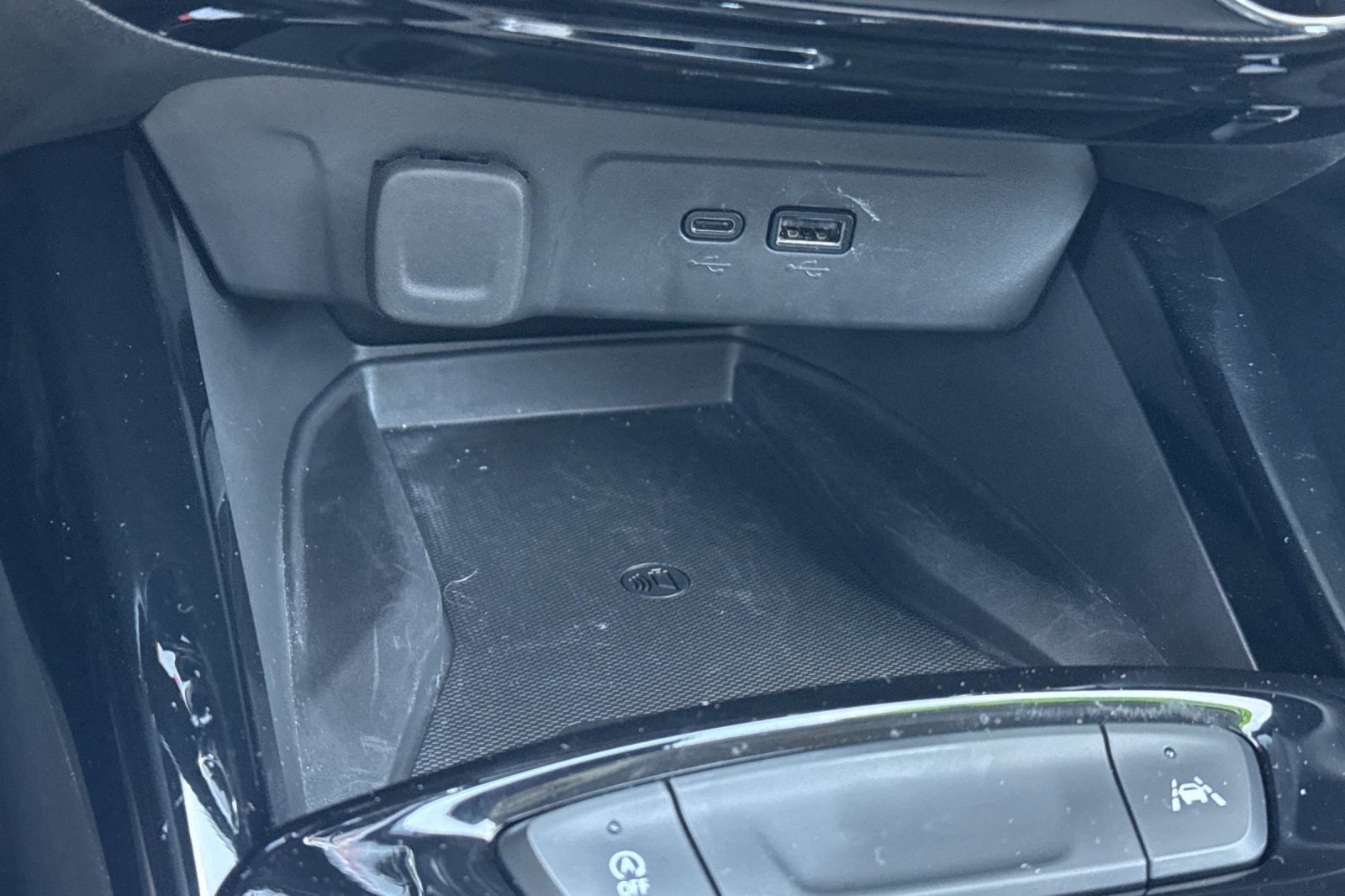 Used 2025 Chevrolet Trax ACTIV w/ Sunroof Package image 31