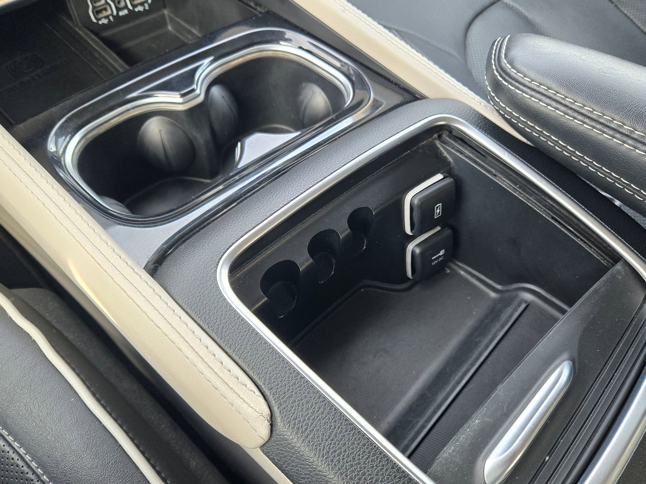 Used 2023 Chrysler Pacifica Limited image 30