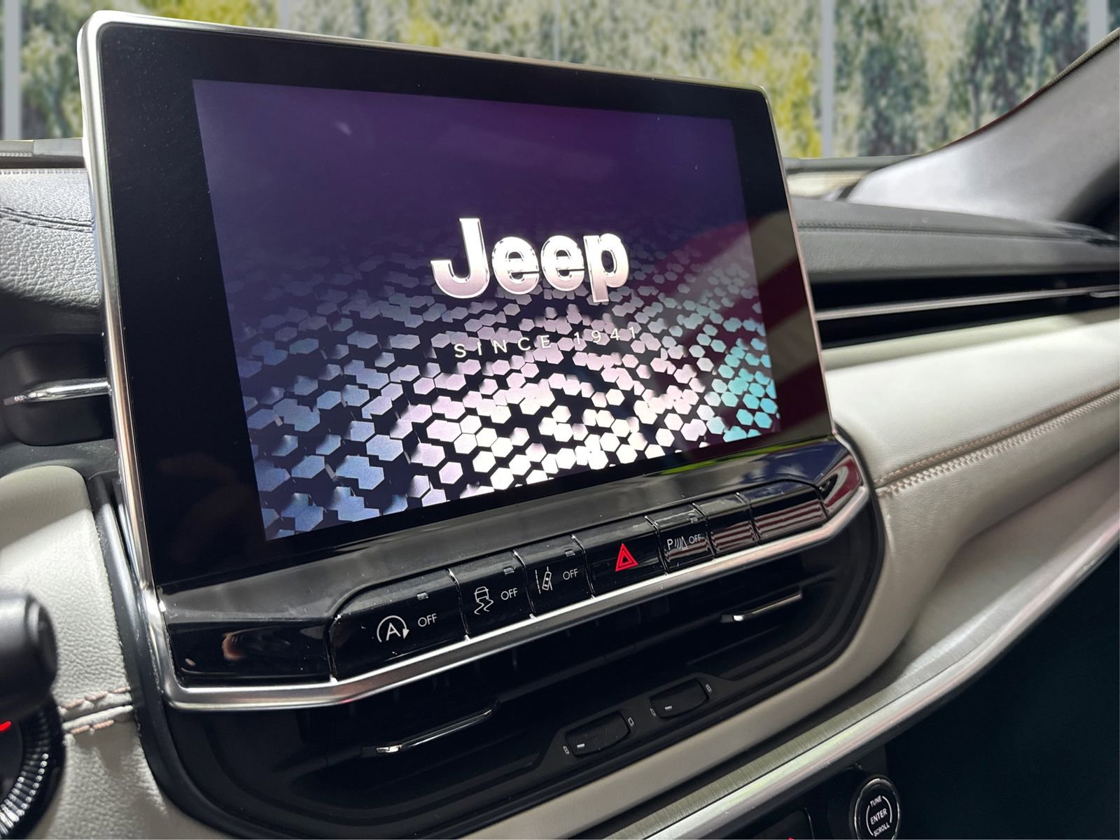 Used 2025 Jeep Compass Limited AWD/4WD image 14