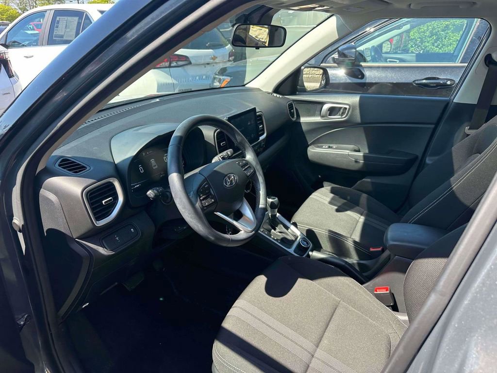 Used 2023 Hyundai Venue SEL FWD image 12