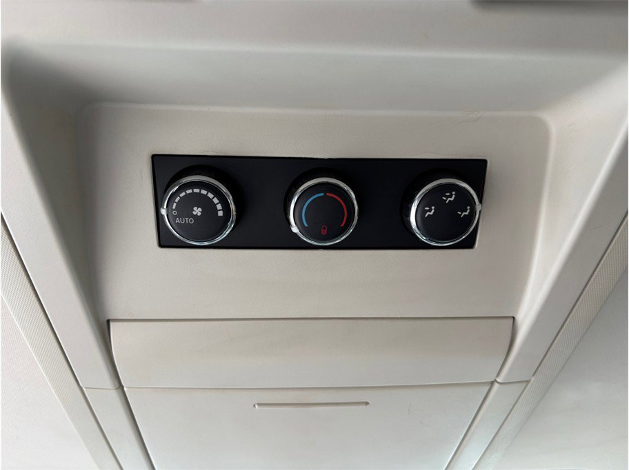 Used 2010 Chrysler Town & Country Limited image 36