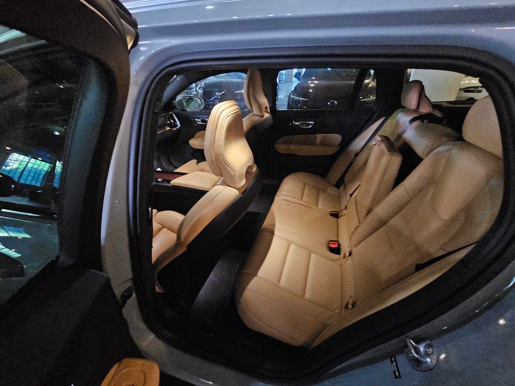 Certified 2025 Volvo V60 B5 Cross Country Ultra AWD/4WD image 13