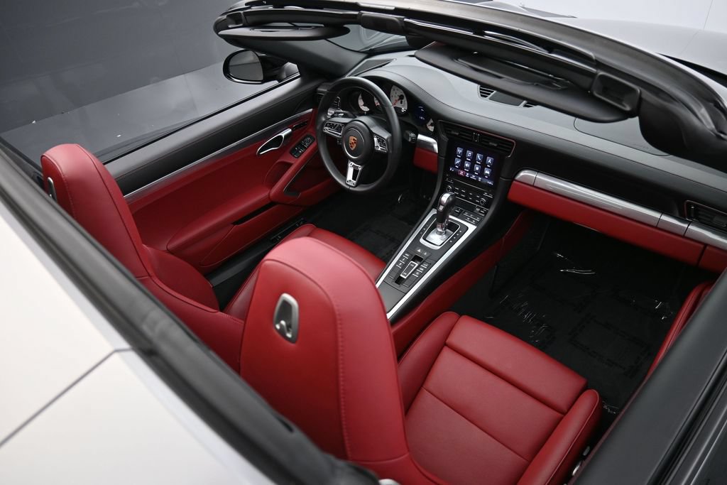 Certified 2019 Porsche 911 Targa 4 AWD/4WD image 30