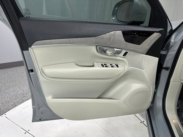 Used 2025 Volvo XC90 B6 Plus w/ Protection Package Premier AWD/4WD image 13