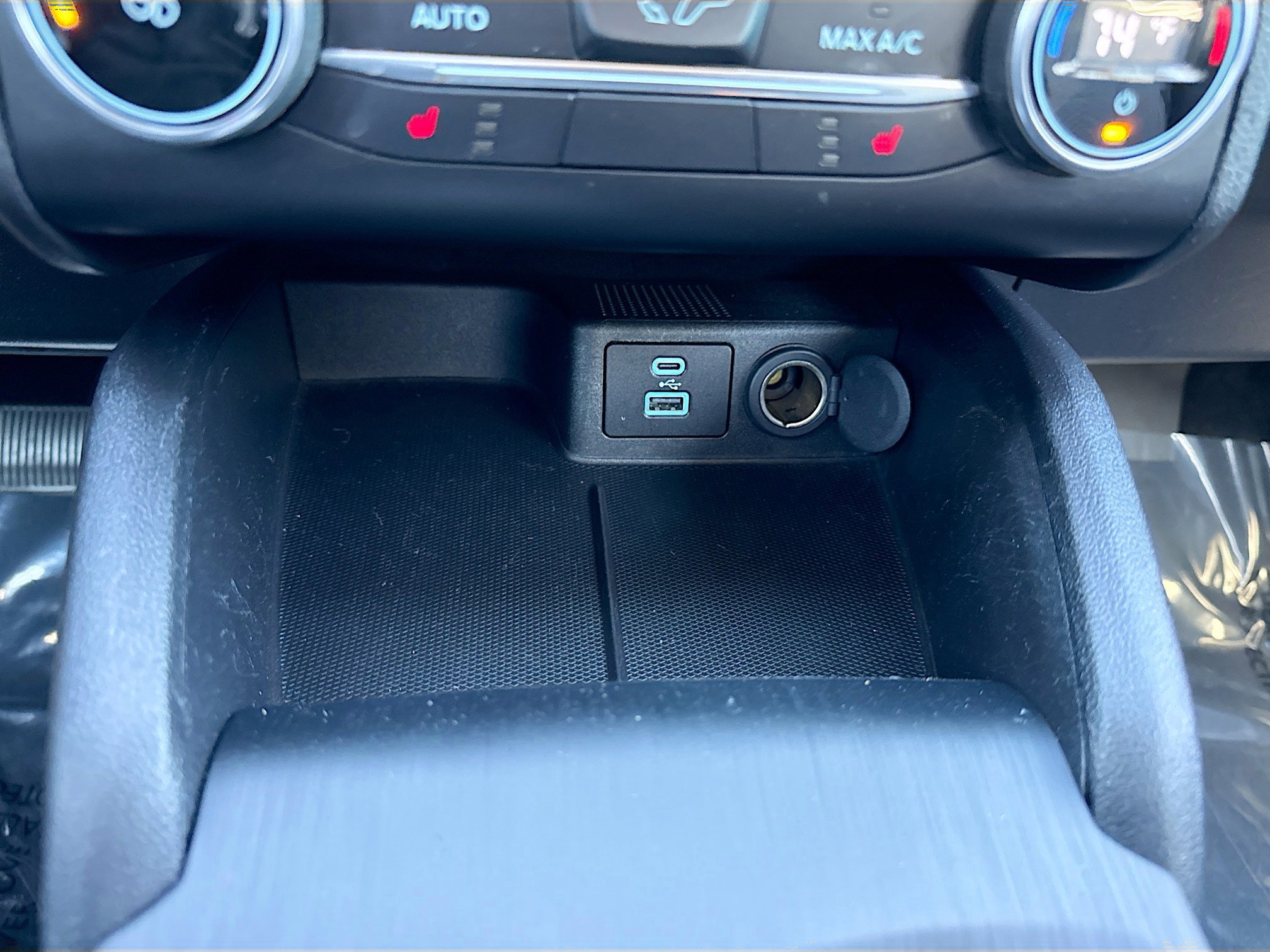 Used 2020 Ford Escape SE Sport image 29