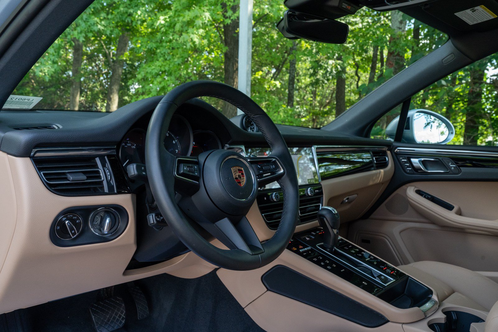 Certified 2026 Porsche Macan AWD/4WD image 4