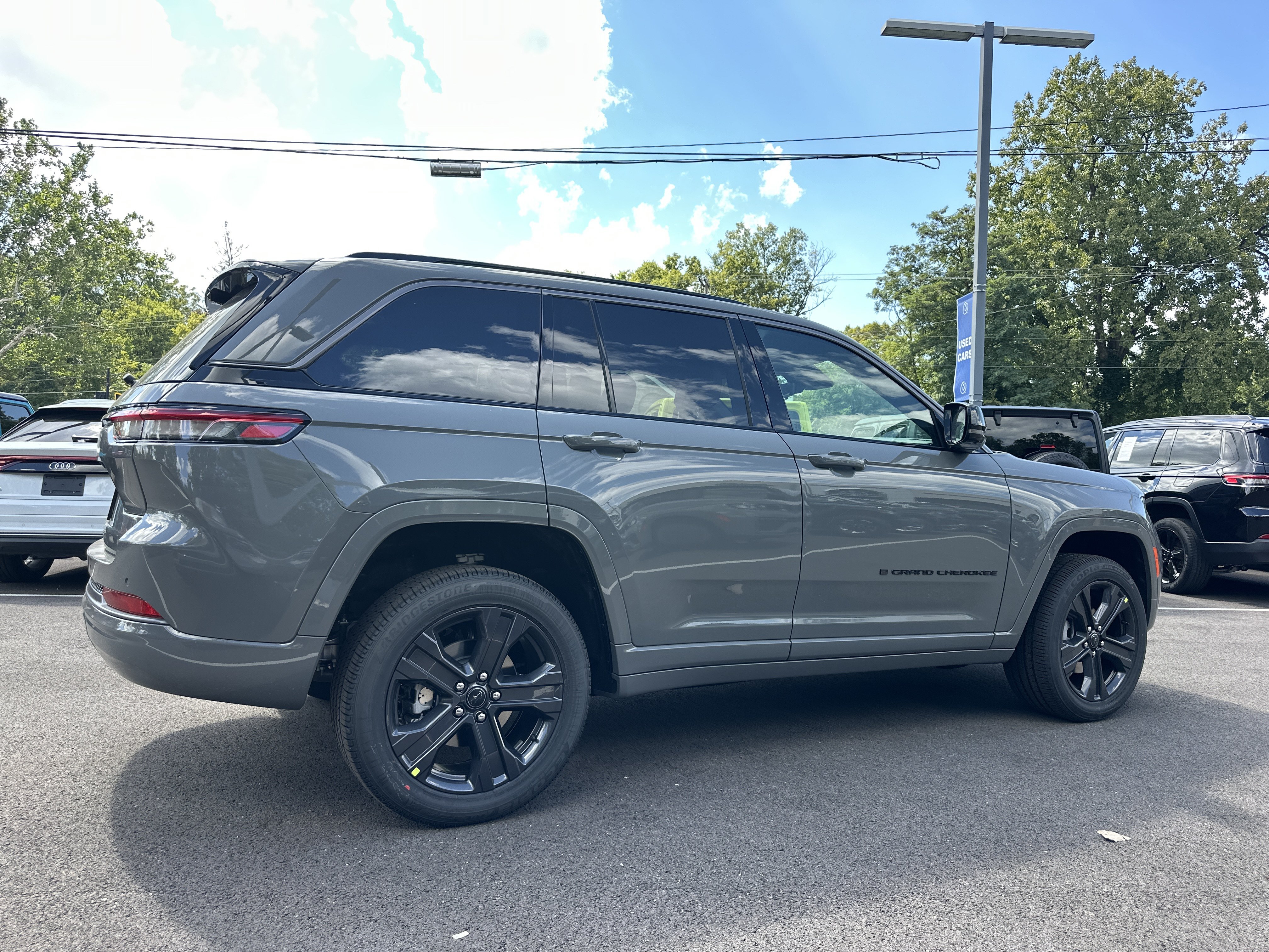 New 2027 Jeep Grand Cherokee Limited AWD/4WD image 17