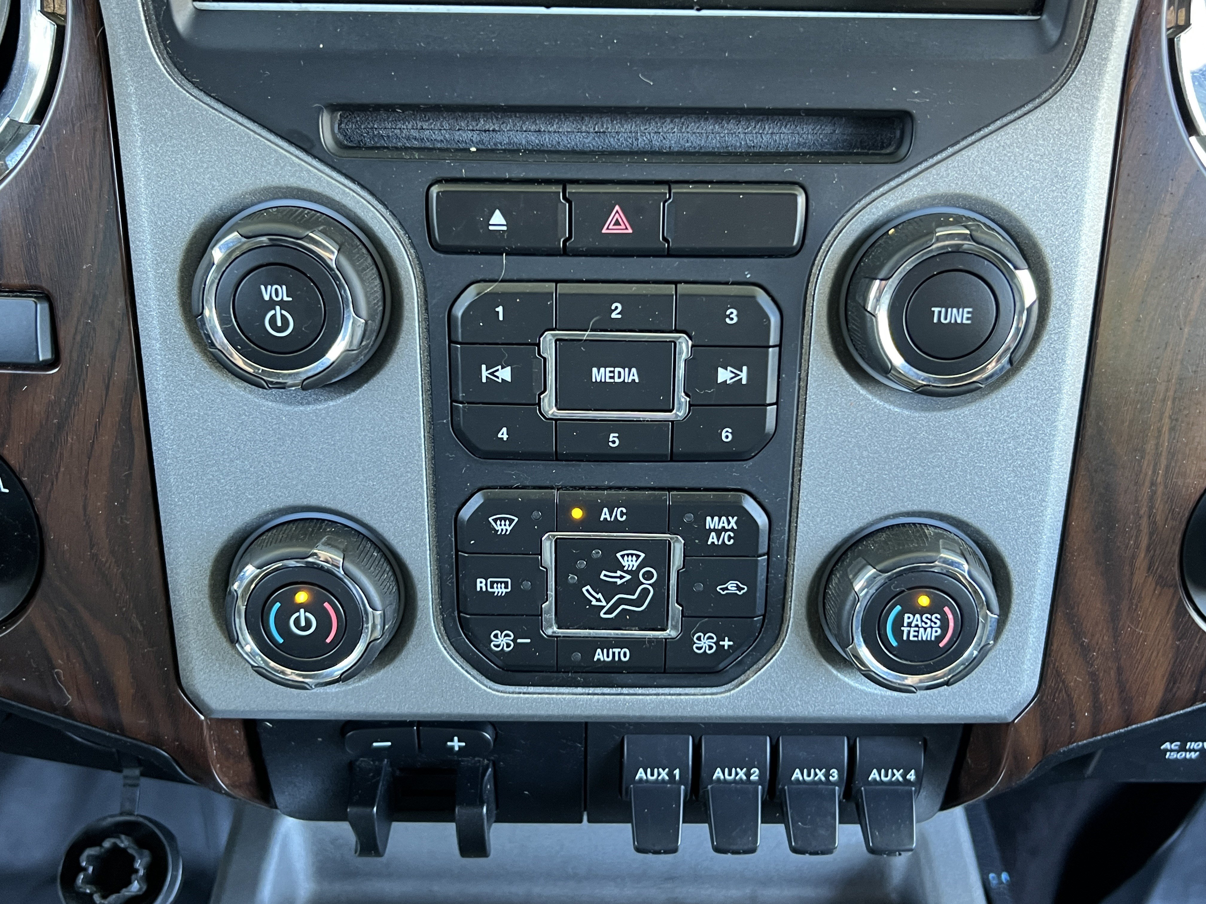 Used 2015 Ford F350 Lariat w/ Lariat Ultimate Package AWD/4WD image 27