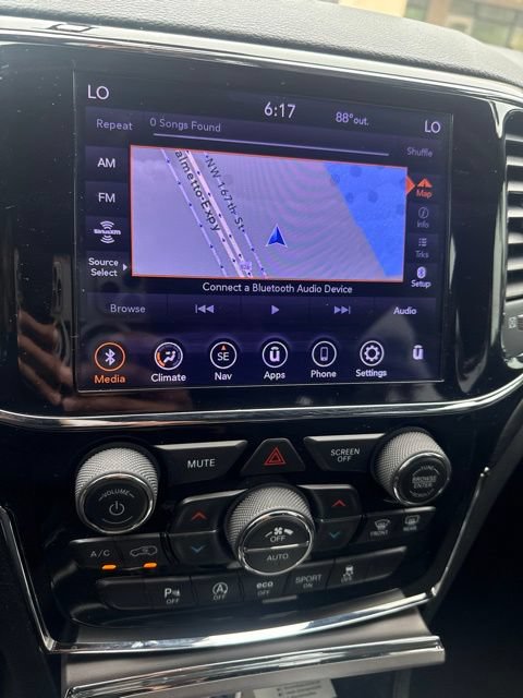 Used 2020 Jeep Grand Cherokee Laredo w/ 18" Wheel & 8.4" Radio Group RWD image 10