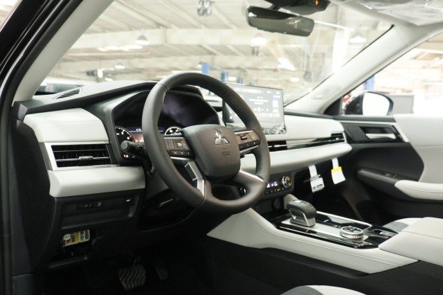 New 2026 Mitsubishi Outlander SE FWD image 5
