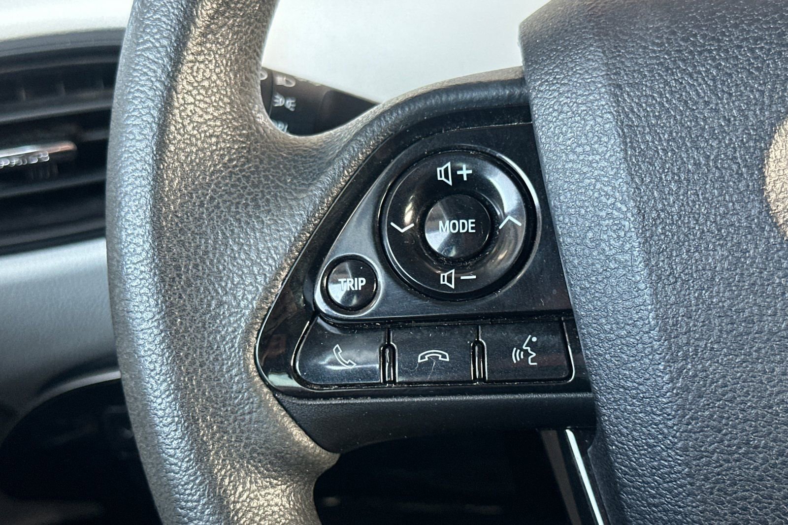 Certified 2020 Toyota Prius LE w/ Carpet Mat Package image 29