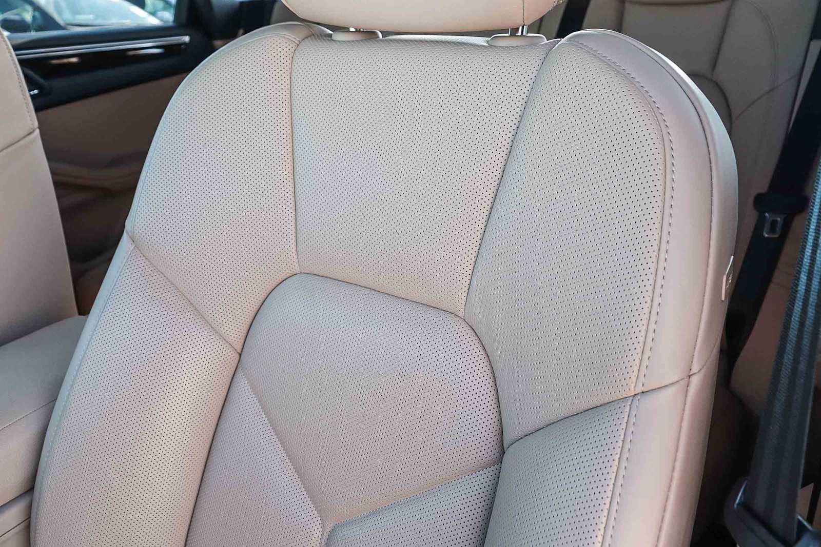 Used 2024 Porsche Macan image 40