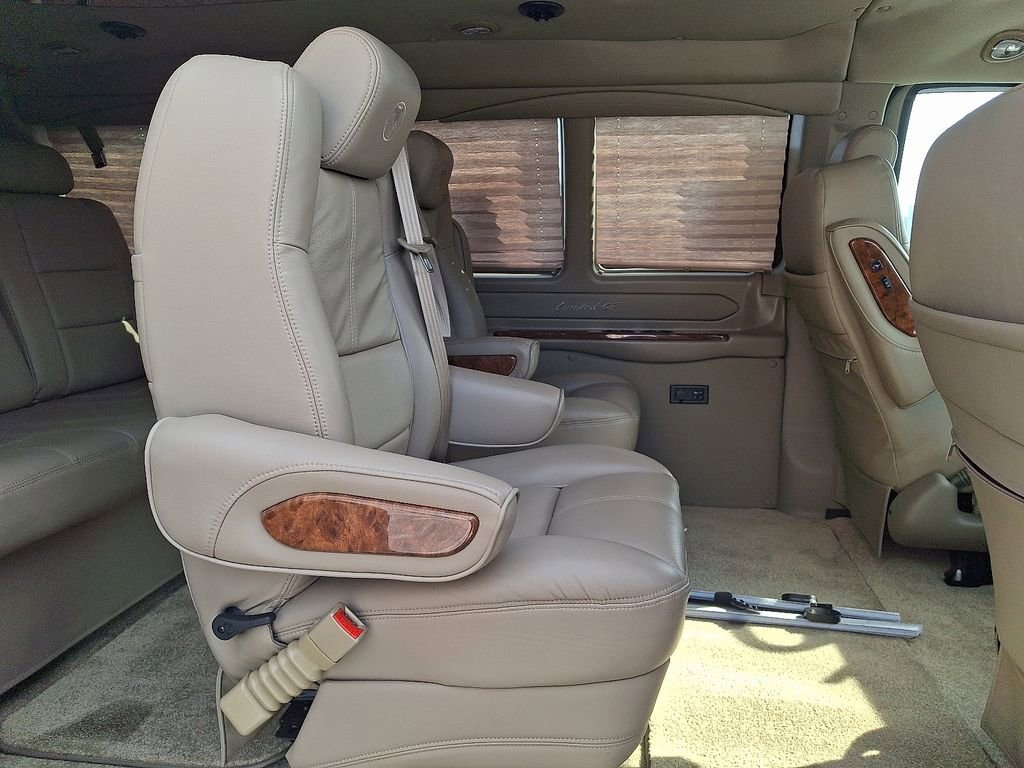 Used 2018 Chevrolet Express 2500 w/ Enhanced Convenience Package image 9