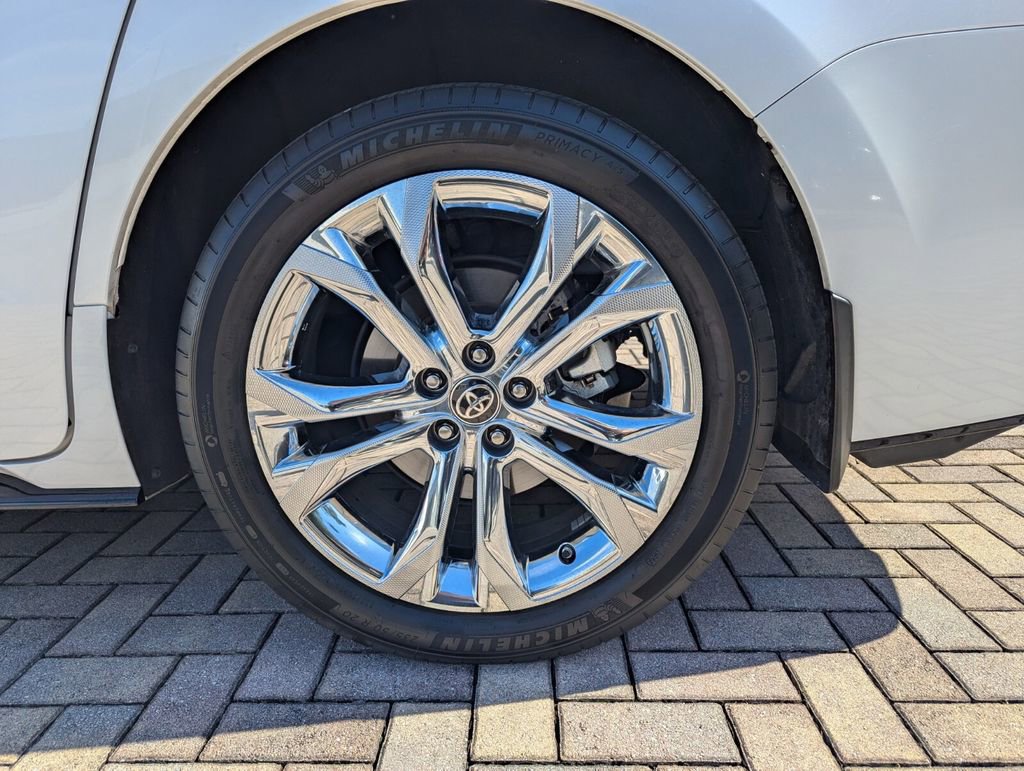 Certified 2024 Toyota Sienna Platinum image 21