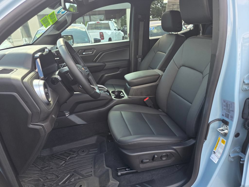 Used 2025 Chevrolet Colorado LT w/ LT Convenience Package AWD/4WD image 4