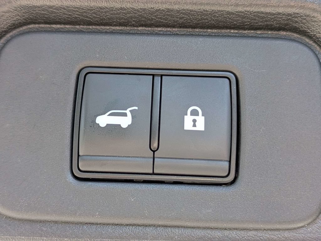 Used 2024 Nissan Rogue SV FWD image 13