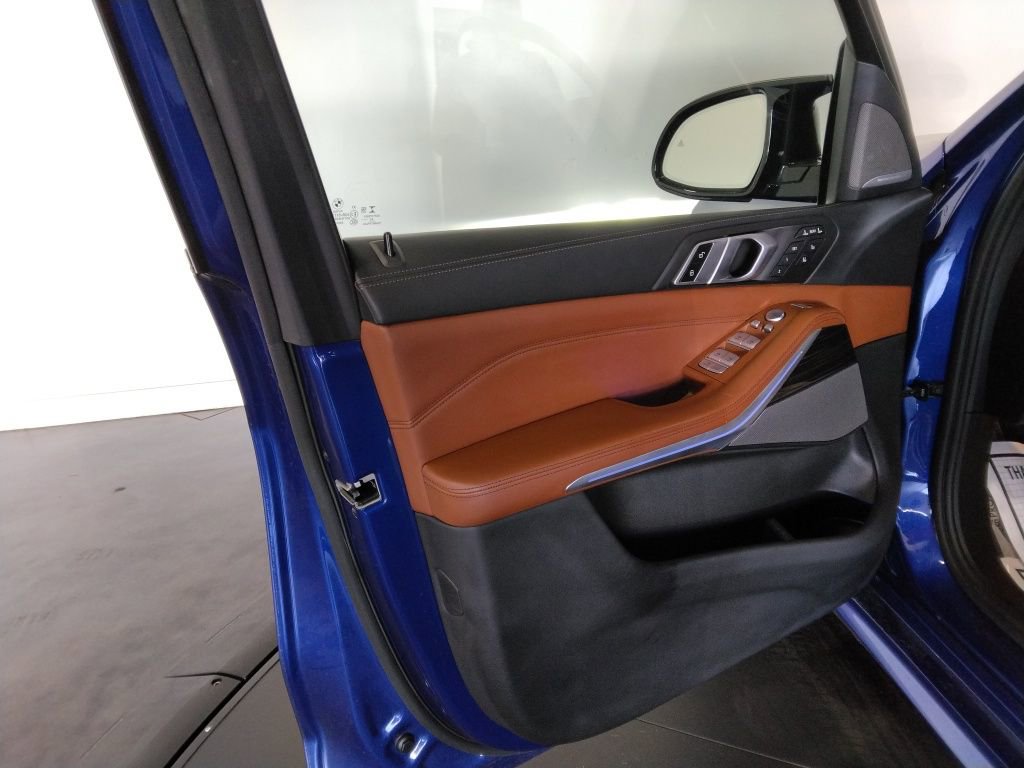 Used 2023 BMW X7 M60i image 32