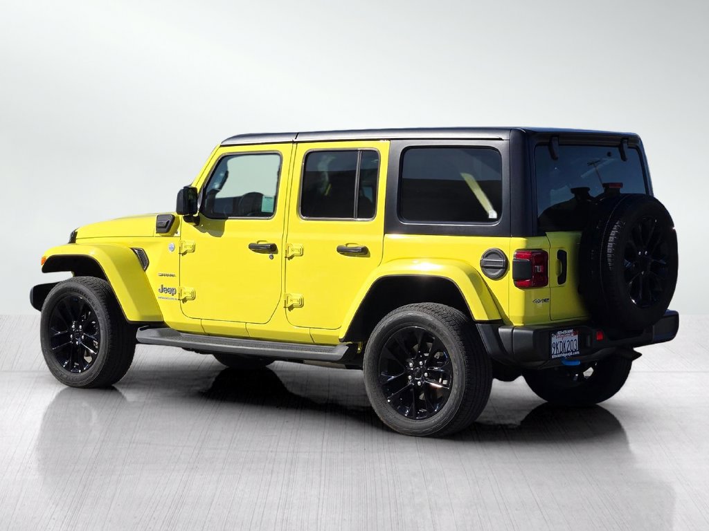 Used 2023 Jeep Wrangler Unlimited Sahara w/ Cold Weather Group AWD/4WD image 8