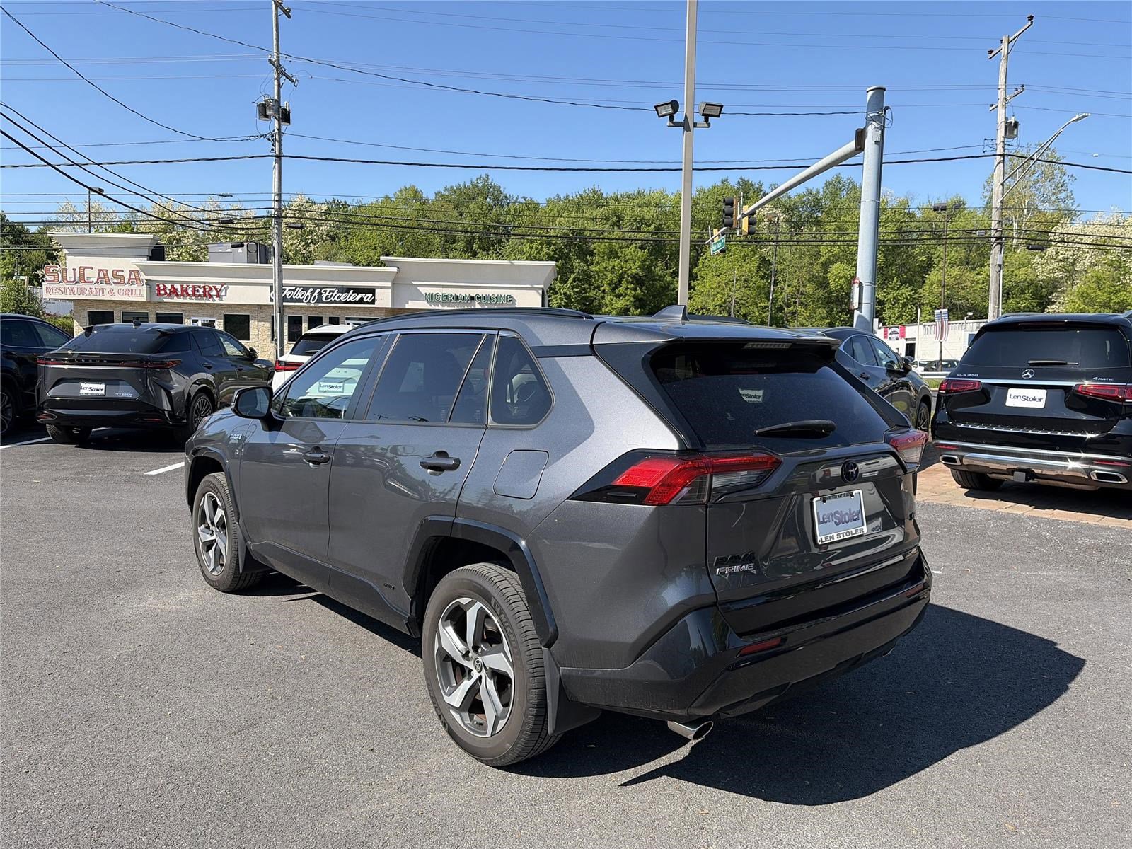 Used 2021 Toyota RAV4 SE w/ Weather & Moonroof Package AWD/4WD image 3