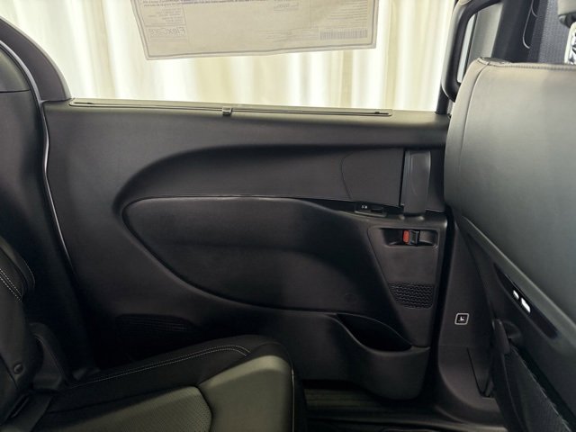 New 2026 Chrysler Pacifica Select image 32